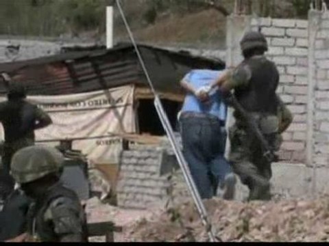 80 policías mexicanos detenidos por corrupción