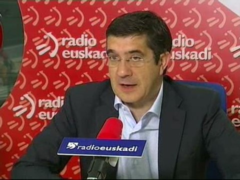 Patxi López sobre los carteles con fotos de etarras: son muros de la vergüenza y tiene que desaparecer