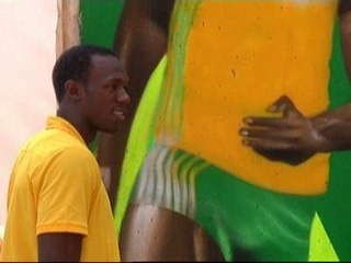Berlín regala a Bolt un trozo del muro