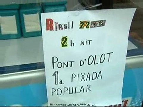 'Meada popular' en Girona en apoyo a dos jóvenes multados por orinar en la calle