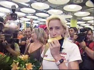 Marta Domínguez mordisquea su oro en Barajas
