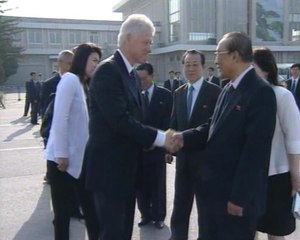 Clinton consigue que liberen a dos periodistas