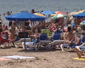 La crisis vacía los bares, no las playas