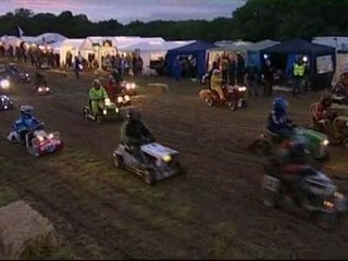 Carrera de tractores en un barrizal