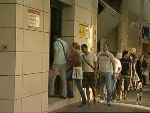 El paro registra una caída de 20.794 desempleados