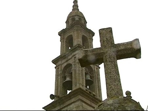 Un parroco coruñés promulga una norma de vestimenta y comportamiento para asistir a misa