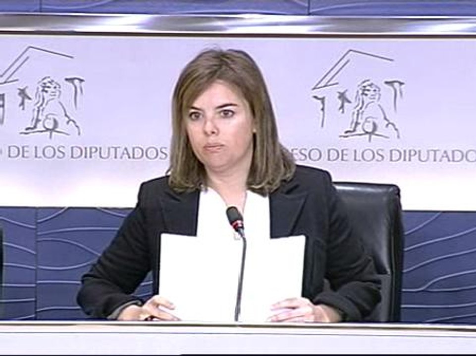 Sáenz de Santamaría llama "jubilado" a Chaves