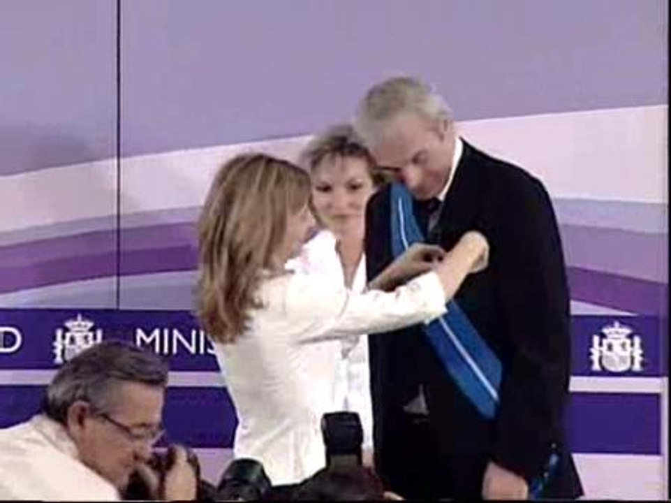 Aído entrega a Neira la Gran Cruz al Mérito Civil