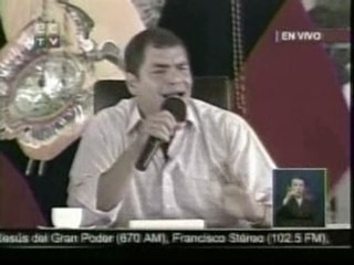 Correa califica de "burdo montaje" el video de las FARC