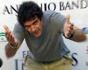 Banderas no tendrá que derribar su casa