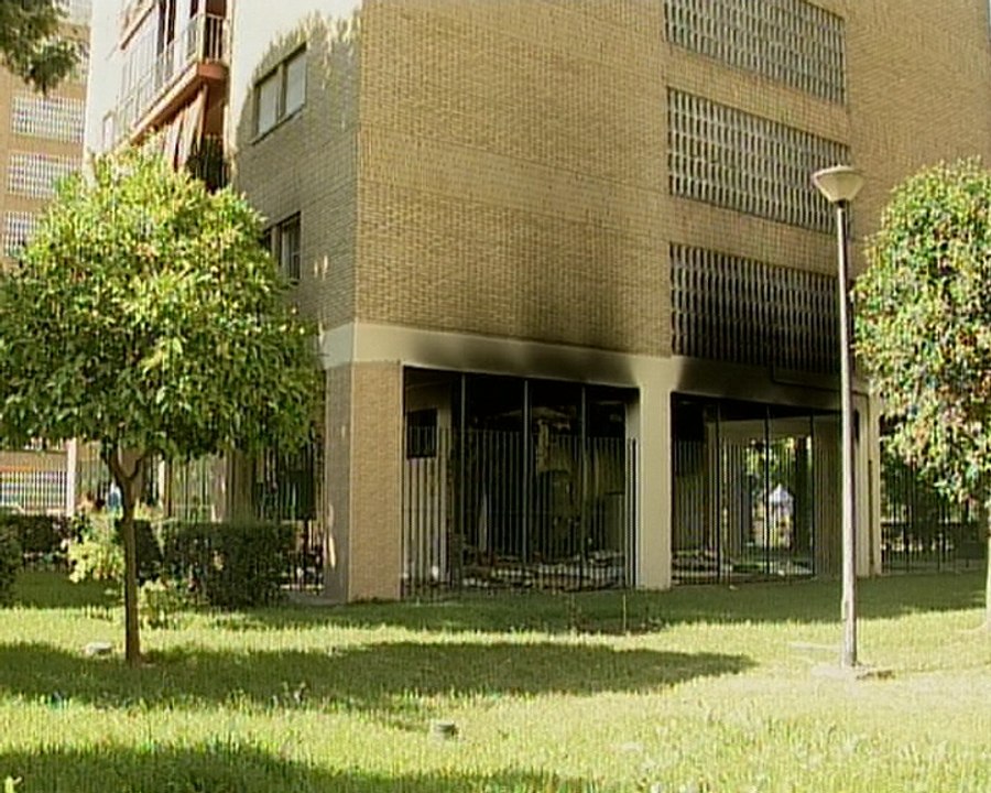 Vecinos desalojados por la explosión de una bombona