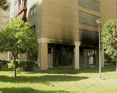 Vecinos desalojados por la explosión de una bombona