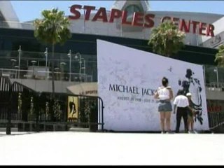 Los fans de Jackson ya esperan al funeral