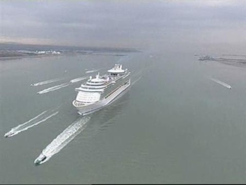 Impiden atracar a un crucero español en el Caribe por un brote de gripe A