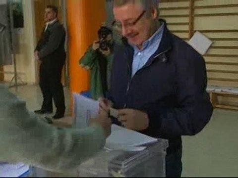 Blanco apela a las urnas para que nadie decida por ellos la construcción de Europa