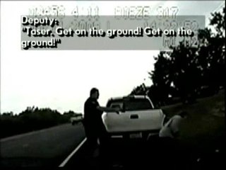 Un policía dispara con un táser a una anciana en Texas