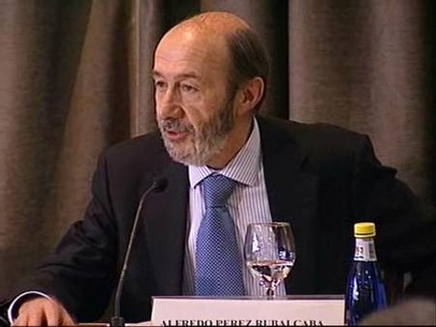 Rubalcaba entregará el regalo del Barça a Zapatero para ganar puntos y dejar de ser ministro