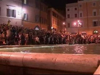 Marea azulgrana en la Fontana di Trevi