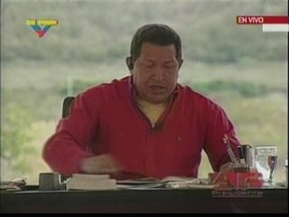 Chávez no sólo habla, también canta