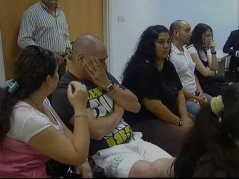 Multan a 24 'okupas' que se negaron a desalojar tres bloques de viviendas en Granada