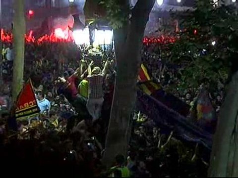 80.000 aficionados se concentran en canaletas para celebrar el 'triplete'