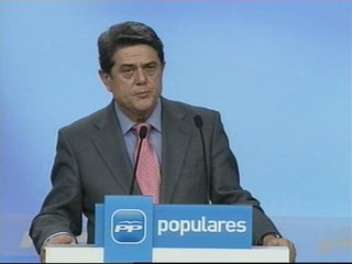 Trillo: "Dimite pero no explica lo ocurrido"