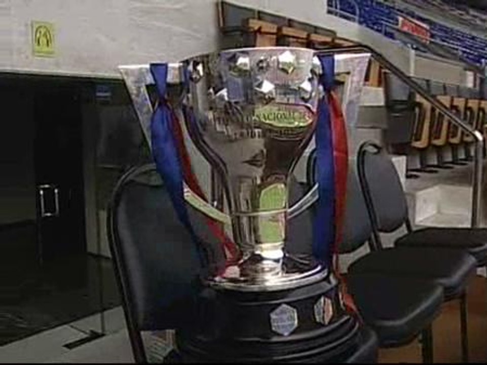 El Barça recibe esta noche la Copa de la Liga