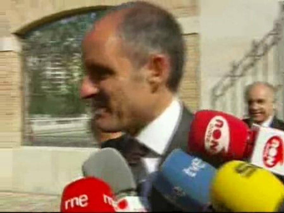 La declaración de Camps se aplaza al miércoles