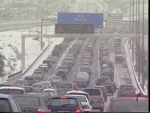 Importantes retenciones en Madrid a causa de la nevada