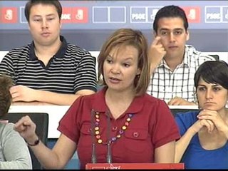 Pajín acusa al PP de defender "con la voz alta en FAES" el abaratamiento del despido