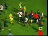 Un partido de la Liga Argentina acaba con ambos equipos a golpes