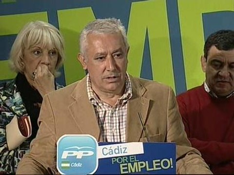 Con el PSOE se dobla el paro, y con el PP por lo menos ponemos el paro a la mitad de lo que nos encontramos