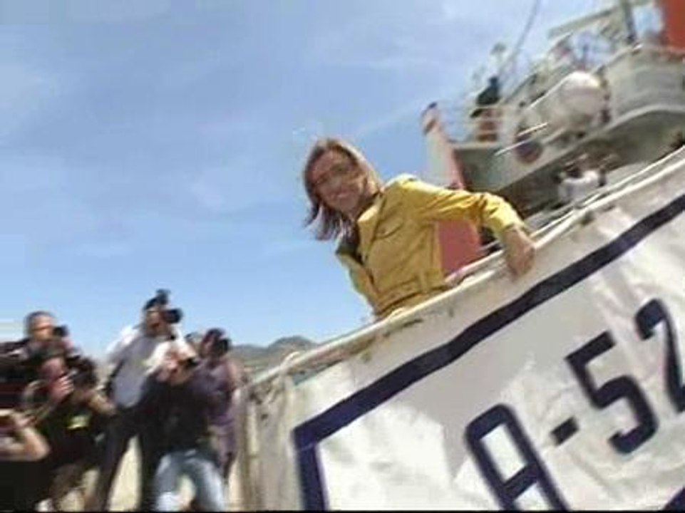 Chacón visita a las tropas españolas en Kenia