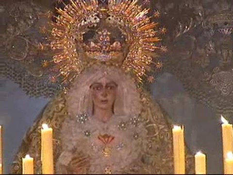 Miles de fieles celebran la Madrugá