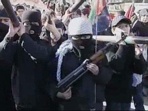 Centenares niños libaneses se concentran en contra de la operación israelí