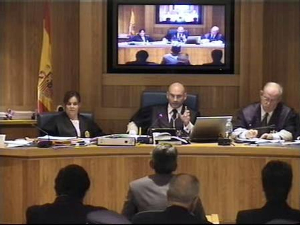 El comandante jurídico afirma que informó a Defensa que había 30 cadáveres sin identificar