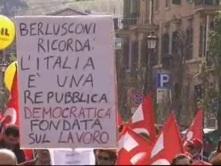Multitudinaria protesta en Roma contra Berlusconi