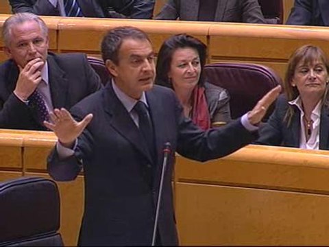 Zapatero pide al PP pudor al hablar de política exterior, recordándoles la guerra de Irak
