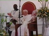 Mueren dos personas en una estampida durante un acto de Benedicto XVI con los jóvenes de Angola