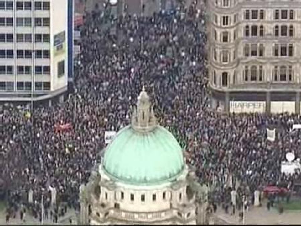 Los norirlandeses se manifiestan contra los últimos atentados