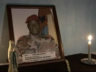 Militares, amigos y parientes asisten al entierro de Tagme Na Wai, jefe del Ejército de Guinea Bissau
