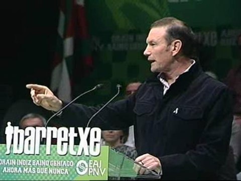 Ibarretxe señala que Zapatero es un irresponsable si sabe cómo lograr la paz y no lo dice