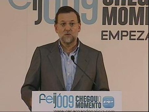 Rajoy cree que las palabras de Solbes liquidan la poca confianza que había en el Gobierno