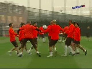 Buen rollo en el entrenamiento del Barça