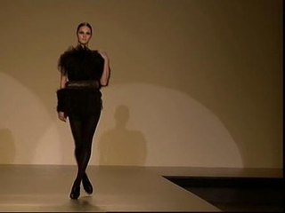 Volúmenes asimétricos en el desfile de Tous