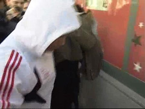 El hijo del chofer de Correa se enfrenta a la prensa a su salida de la Audiencia