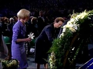 Australia recuerda en un homenaje a las más de 200 víctimas de los incendios que asolaron el país