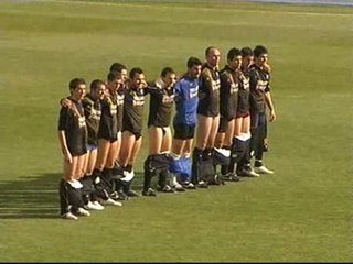 Los jugadores del Pegaso se bajan los pantalones contra la crisis