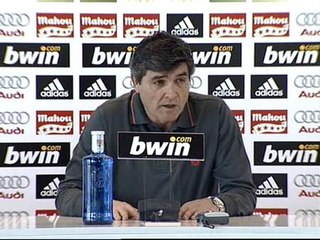 Juande muestra la puerta de salida a Saviola