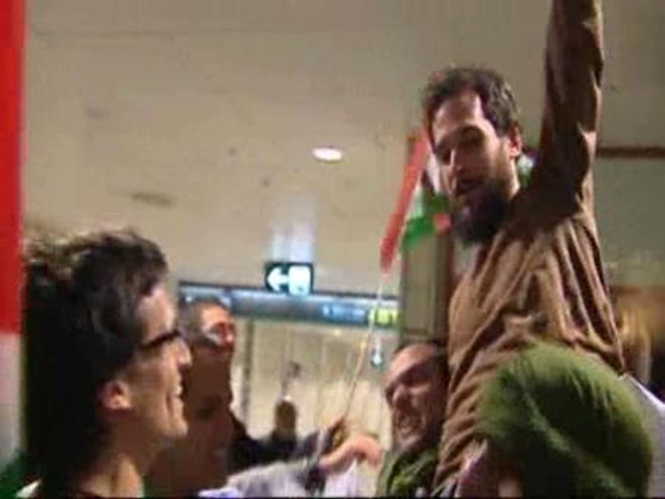 Llegan a Madrid los dos cooperantes españoles de El Aaiún